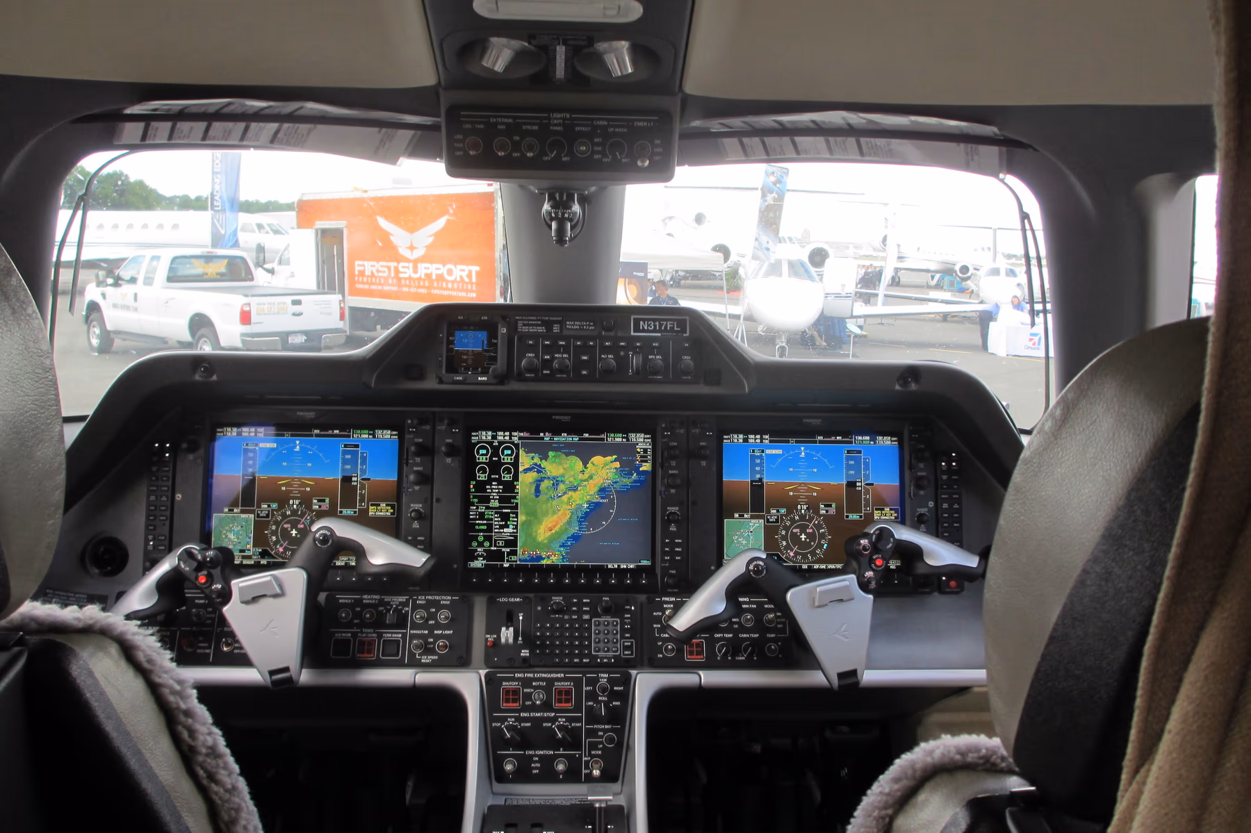 Phenom 300E Prodigy Touch flight deck