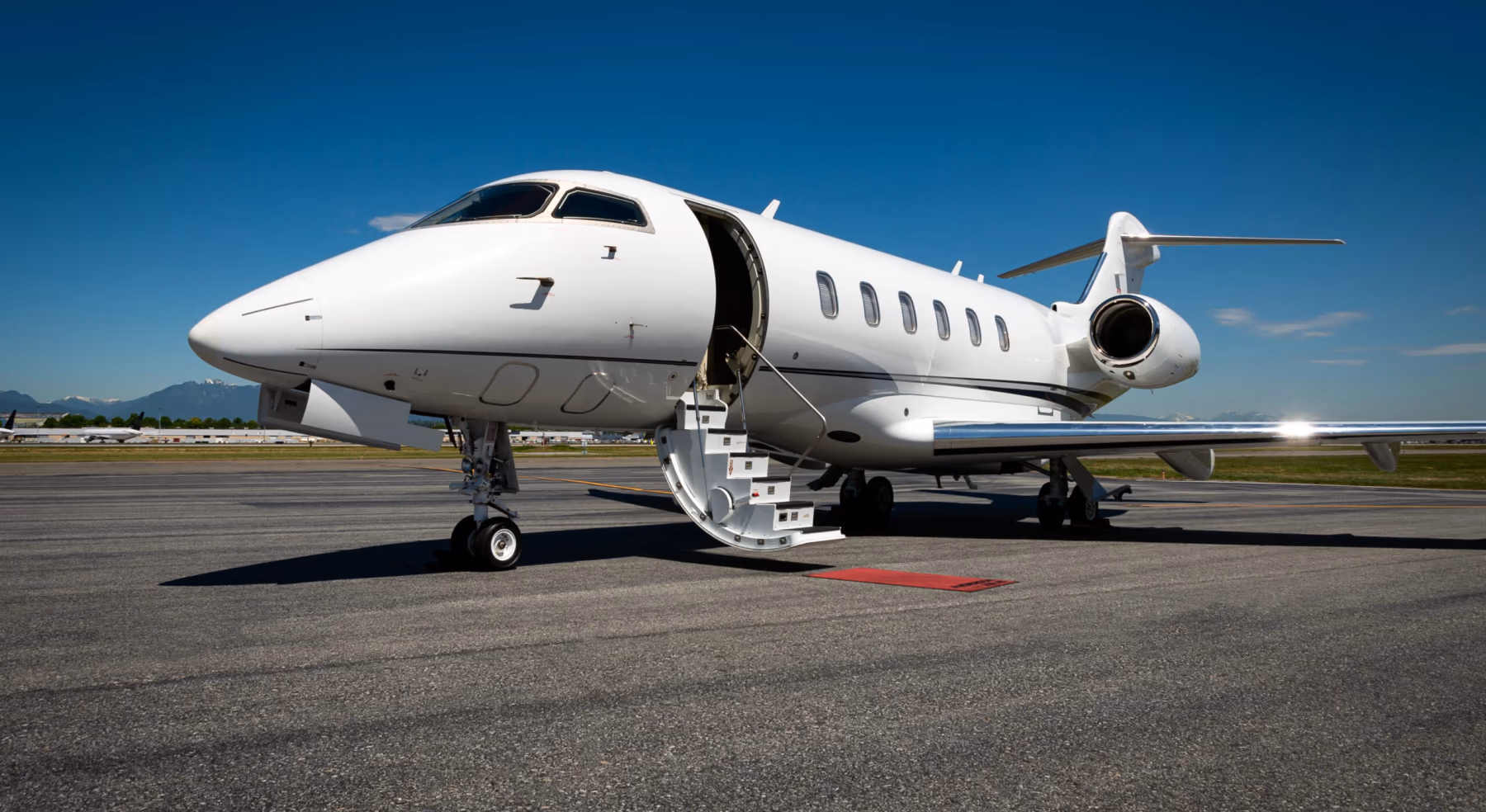 Challenger 350 with main door open at the apron