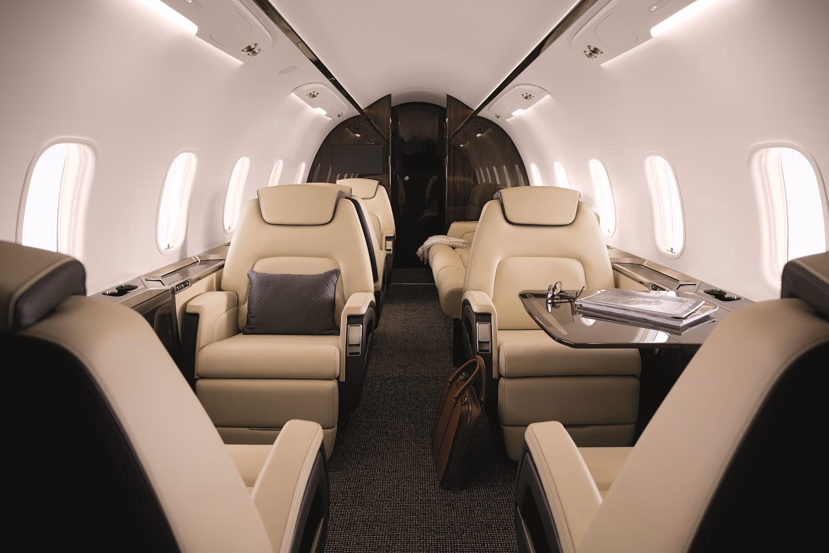 Challenger 350 cabin with leather club seats