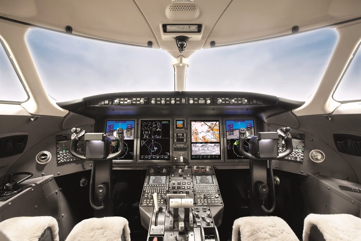 Challenger 350 alternate cabin view with windows