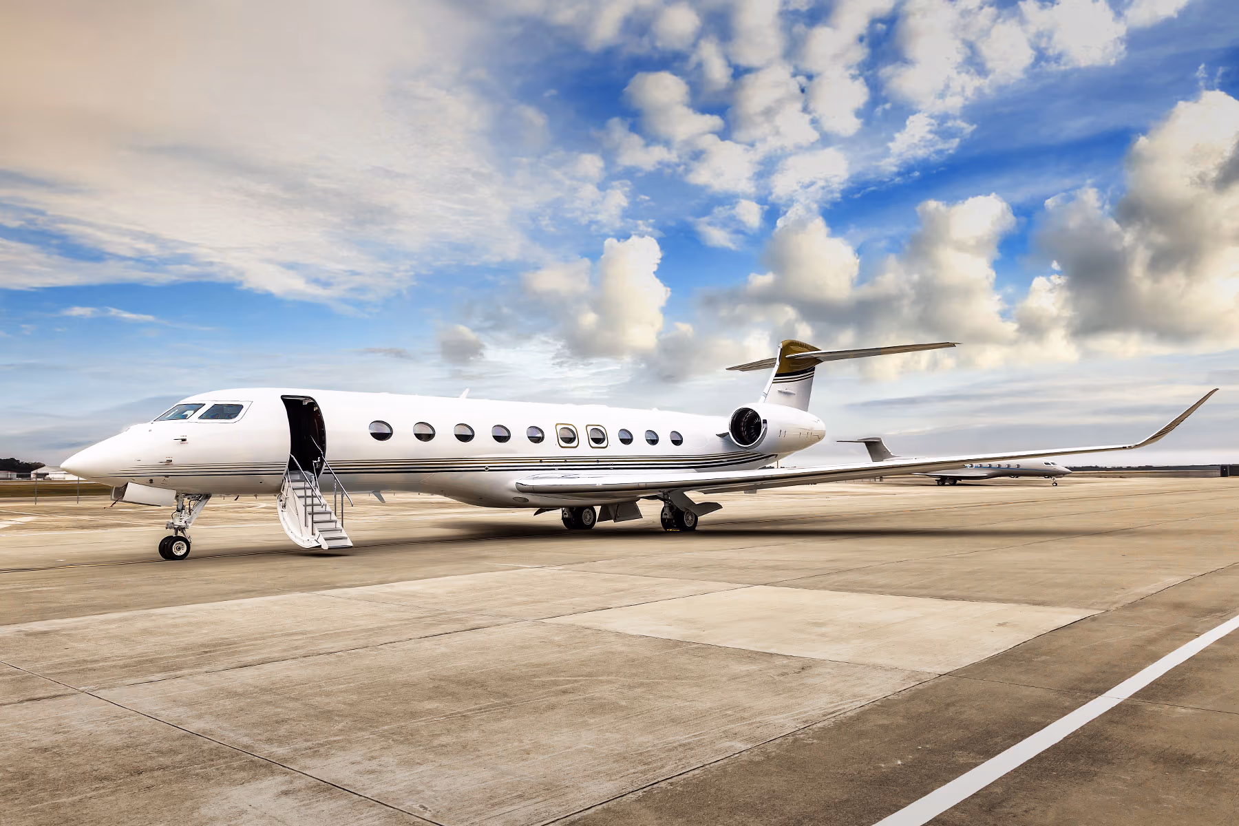 Gulfstream G700 alternate exterior view at the apron
